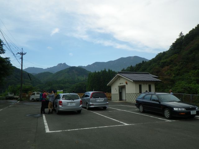 霊峰白嶽を駐車場から
