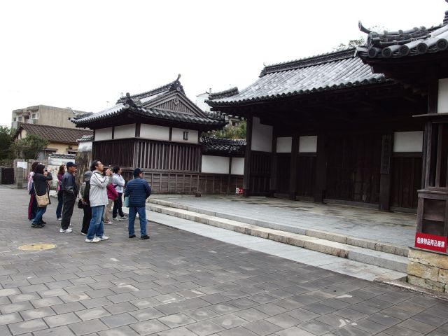 日新館門