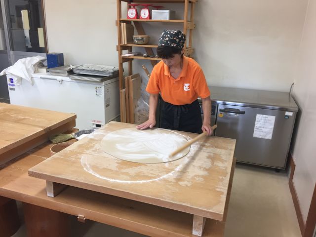 そば打ちの様子4