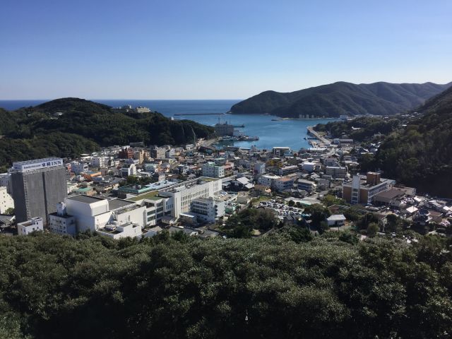 清水山城三の丸から厳原港を望む
