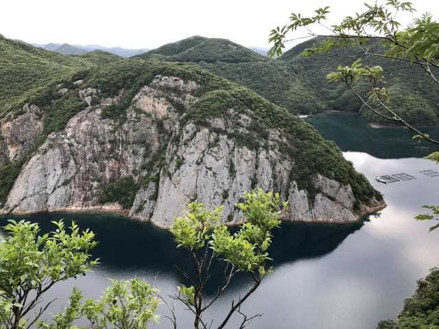 鋸割岩