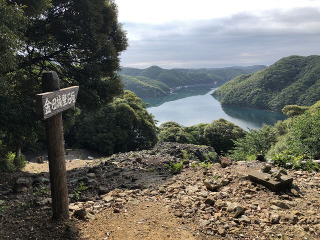 東南角石塁
