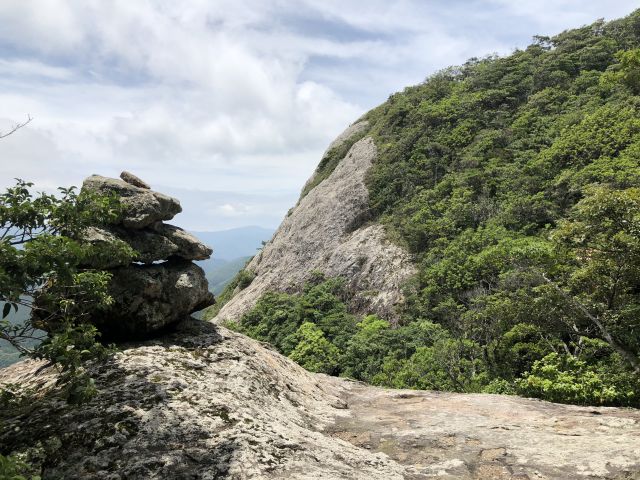 岩のテラス