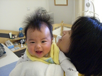 赤ちゃん 髪型 ボンバー