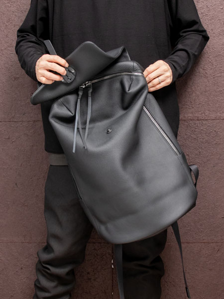 DEVOA レザーバックパック 美品 DEVOA PC backpack cow leather | ☆VEKTOR BLOG