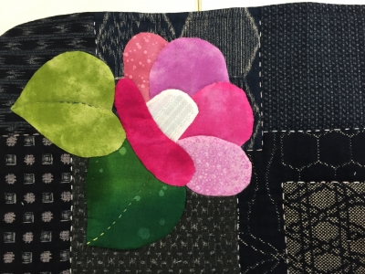 椿の花のマット | キルト工房 志布（シフ）の つぶやき