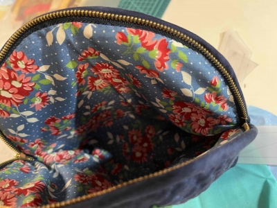 ❣️ログキャビン　パステルカラーキルト　リバーシブルキルト　薔薇柄 ログキャビン、バラのポーチ | キルト工房 志布（シフ）の つぶやき