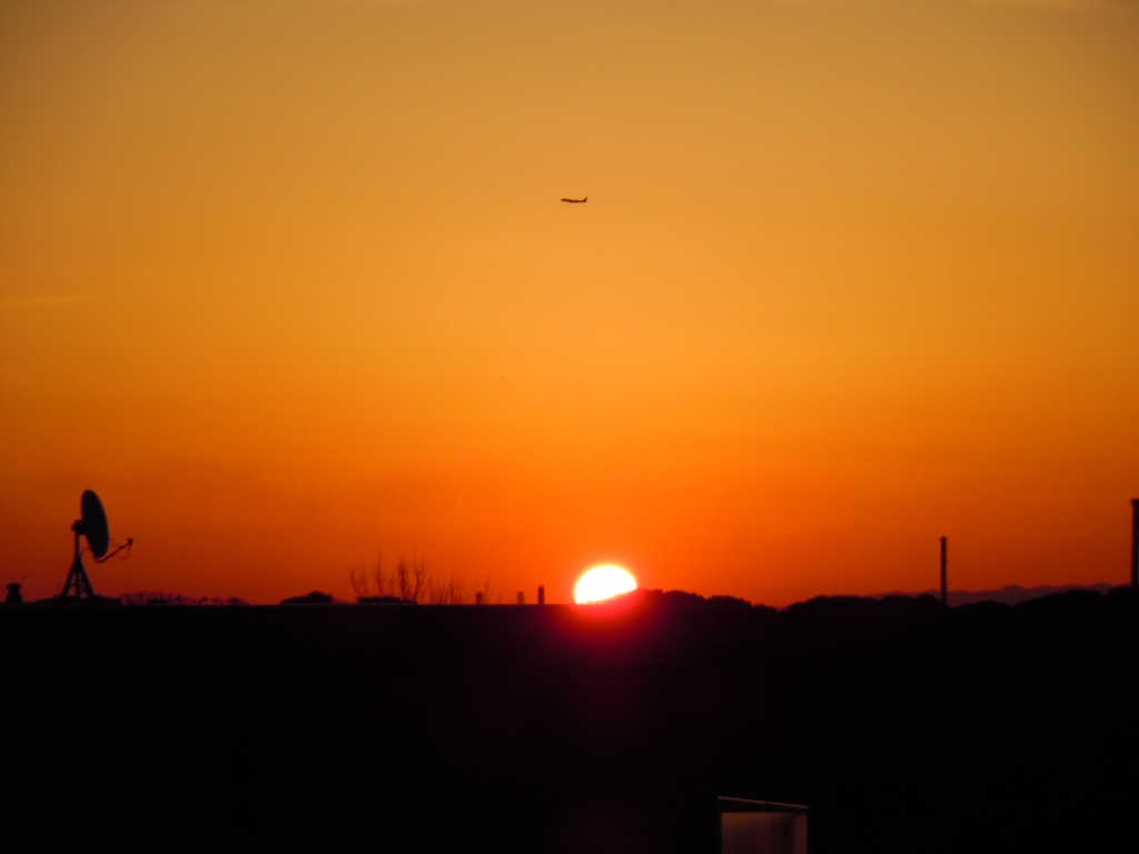 夜明けと飛行機