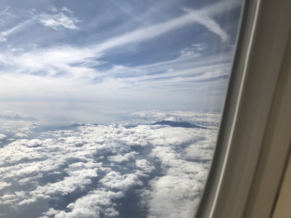 水色の世界、飛行機の窓から | おいしい御殿場日記