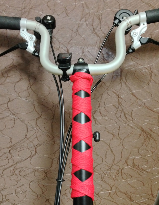 Custom-made handle stem cover for Brompton bike. ブロンプトンのハンドルステムに自作のカバーを装着