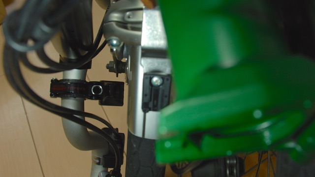 MINOURAスマートフォンホルダーiH-500-STDをBromptonのMハンドルに装着
