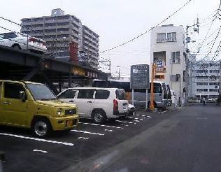 裏通りの第二駐車場・一方通行
