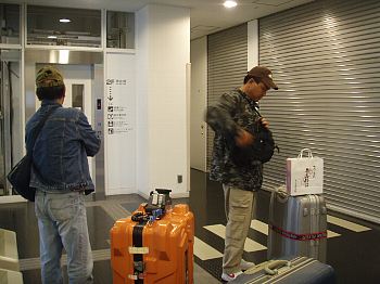 開かない空港。ローカル・・。
