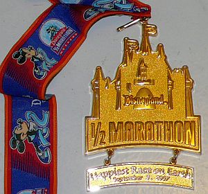 Disneyland Half Marathon 完走記念メダル