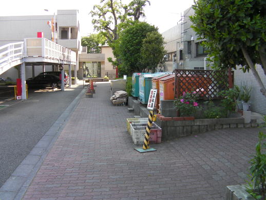 てんとう虫公園裏道入口