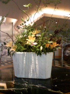1F中央に飾られたお花