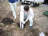 2)パイルを埋める穴を掘ります