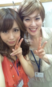 キャシー役の北条佳奈ちゃんと私(太田万砂子)