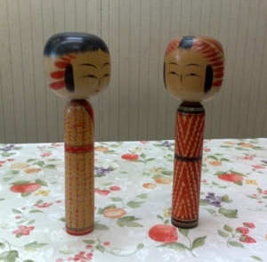 みつめあうこけし