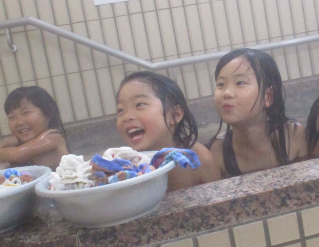 幼稚園女の子お風呂 温泉遠足 | みどりの森ようこうこども園