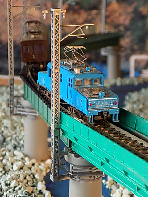 【中古・美品】トミーテック★ＢＤ２０１２形　機関車（凸型ディーゼル機関車）２両（２両とも動力化）＋旧客１両★重連もプッシュプルも 里山交通 電気機関車 BD2012形」(上)と、凸形電気機関車、国電クモニ