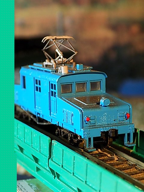 【中古・美品】トミーテック★ＢＤ２０１２形　機関車（凸型ディーゼル機関車）２両（２両とも動力化）＋旧客１両★重連もプッシュプルも 里山交通 電気機関車 BD2012形」(上)と、凸形電気機関車、国電クモニ