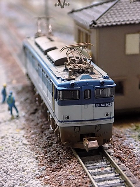 KATO Nゲージ EF64 0 JR貨物色 3043 鉄道模型 電気機関車 が停車場に ...