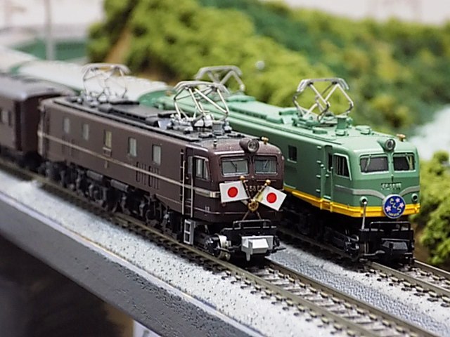 反対側から緑の疾風・青大将マイクロエースEF58－86・44