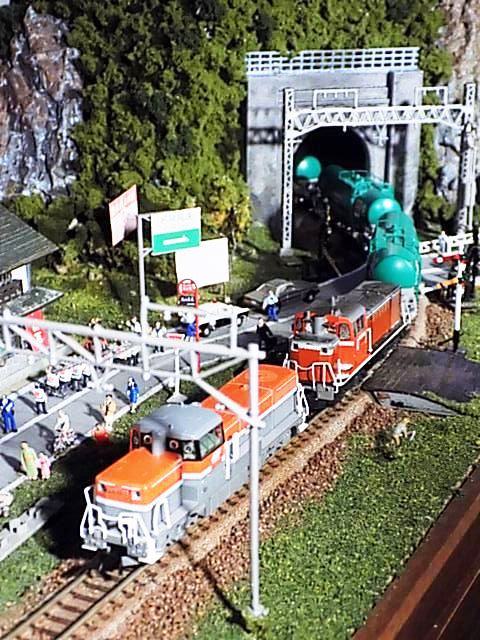 トミックス国鉄 DE10-1000形ディーゼル機関車とカトーDD16 | 湘南急行