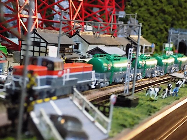 トミックス国鉄 DE10-1000形ディーゼル機関車とカトーDD16 | 湘南急行