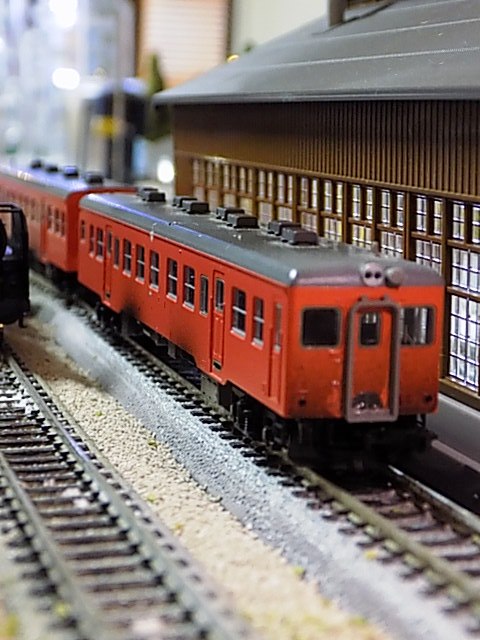 国鉄 キハ25形ディーゼルカー（首都圏色）が70年代機関区に