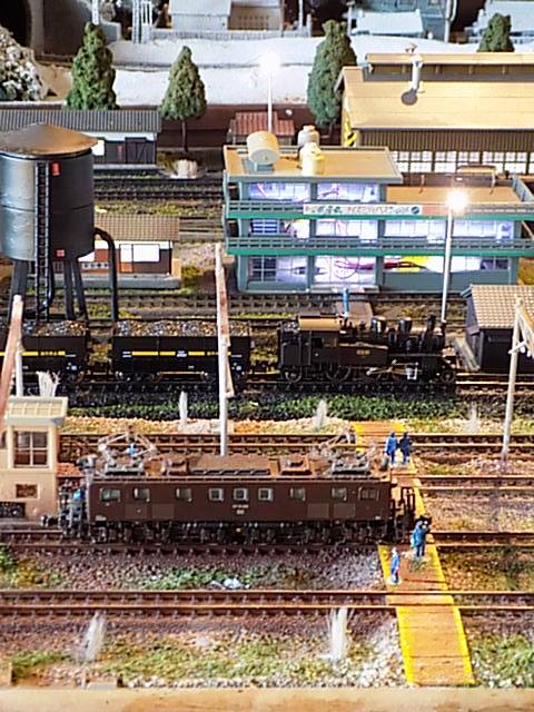 EF15158とかが入線した70年代の機関区ジオラマグレードアップ