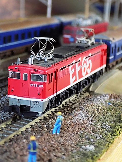 KATO EF65レインボー塗装機とTOMIX EF81北斗星仕様の牽引？重連