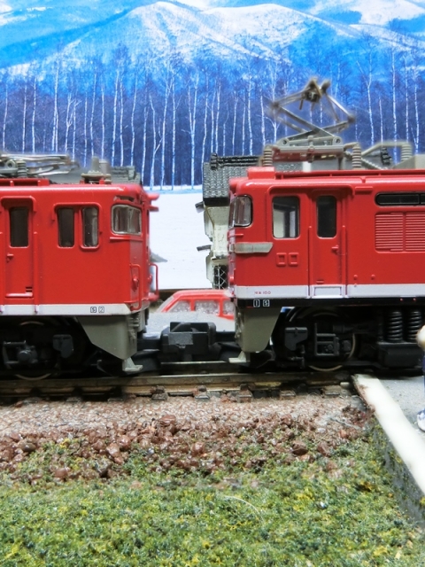 EF65 1019 レインボー塗装とEF8195 レインボー塗装機重連が保線