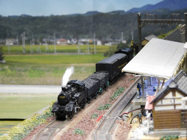 夏休み誰でもできる簡単小型レイアウトC12蒸気機関車と貨物列車