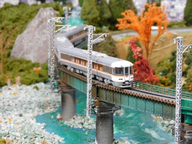 TOMIX限定品 JR373系電車（飯田線秘境駅号）の橋を渡るシーン | 湘南