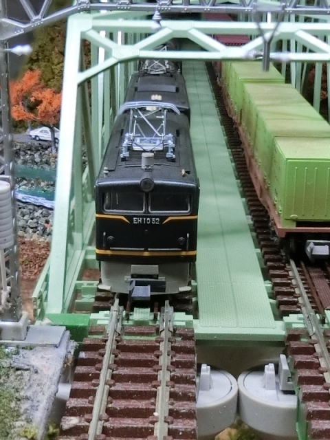 KATOマンモス電気機関車EH10とコキ5500 6000形コンテナ積載とTOMIX複線
