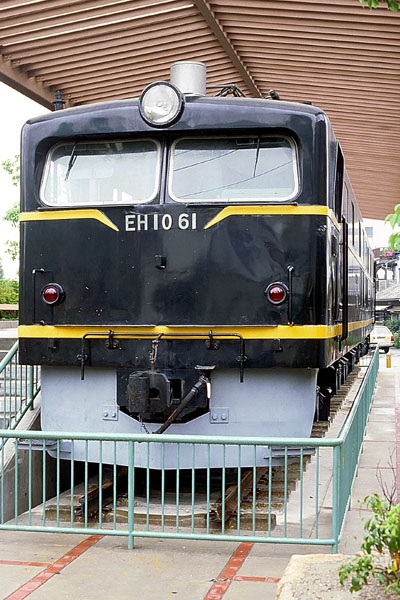 KATOマンモス電気機関車EH10とコキ5500 6000形コンテナ積載とTOMIX複線
