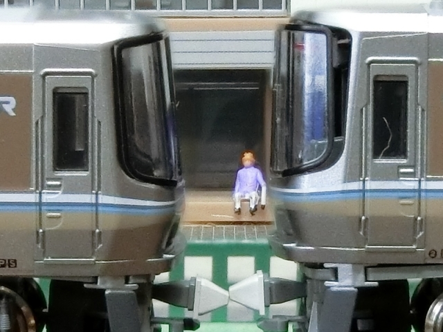 KATO223系 2000番台 「新快速」(旧製品)10-537 | 湘南急行鉄道物語