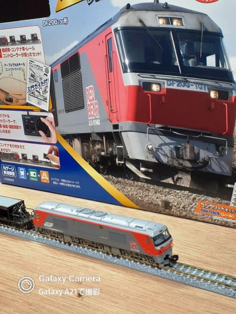 TOMIX DF200 100形Nゲージ鉄道模型ファーストセットのレイアウトでDE10