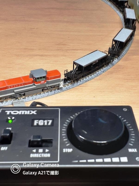 TOMIX DF200 100形Nゲージ鉄道模型ファーストセットのレイアウトでDE10