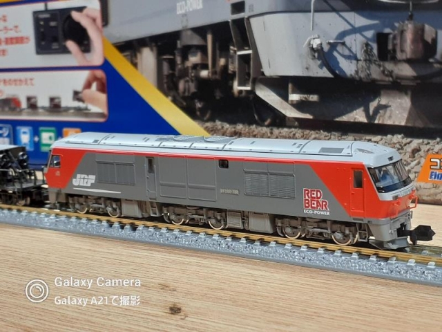 TOMIX DF200 100形Nゲージ鉄道模型ファーストセットのレイアウトでDE10