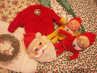クリスマスカードとサンタ人形