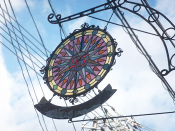 「サロニカ」の看板