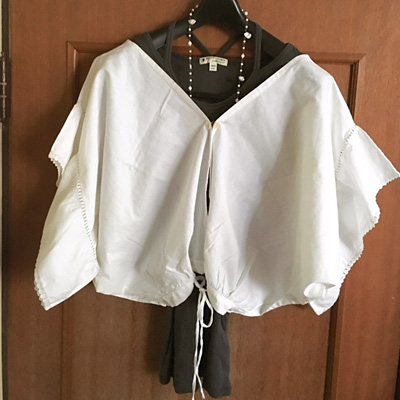 白ブラウス