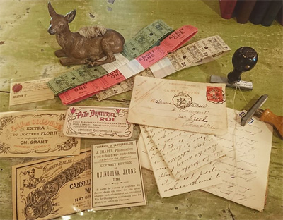 洋書のページ、postcard、ラベル、チケットなど紙モノ