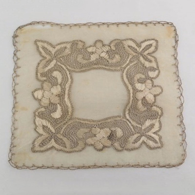 エドワーディアンのシルク刺繍パーツ