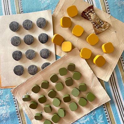 厚みのあるボタン3種