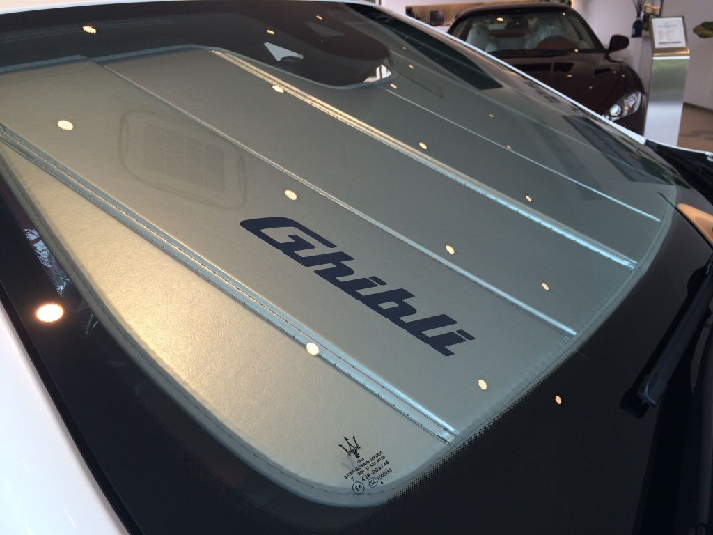 Maserati マセラティ純正 サンシェード(レヴァンテ) 22906