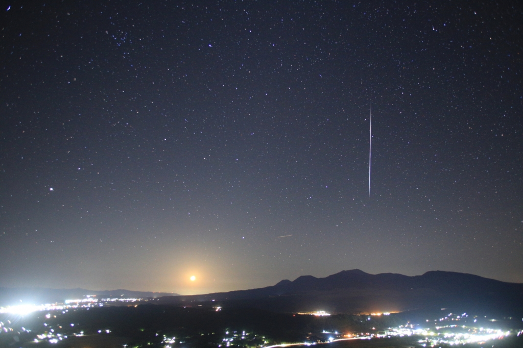 171214霧島連山上空のふたご座流星群(karan)